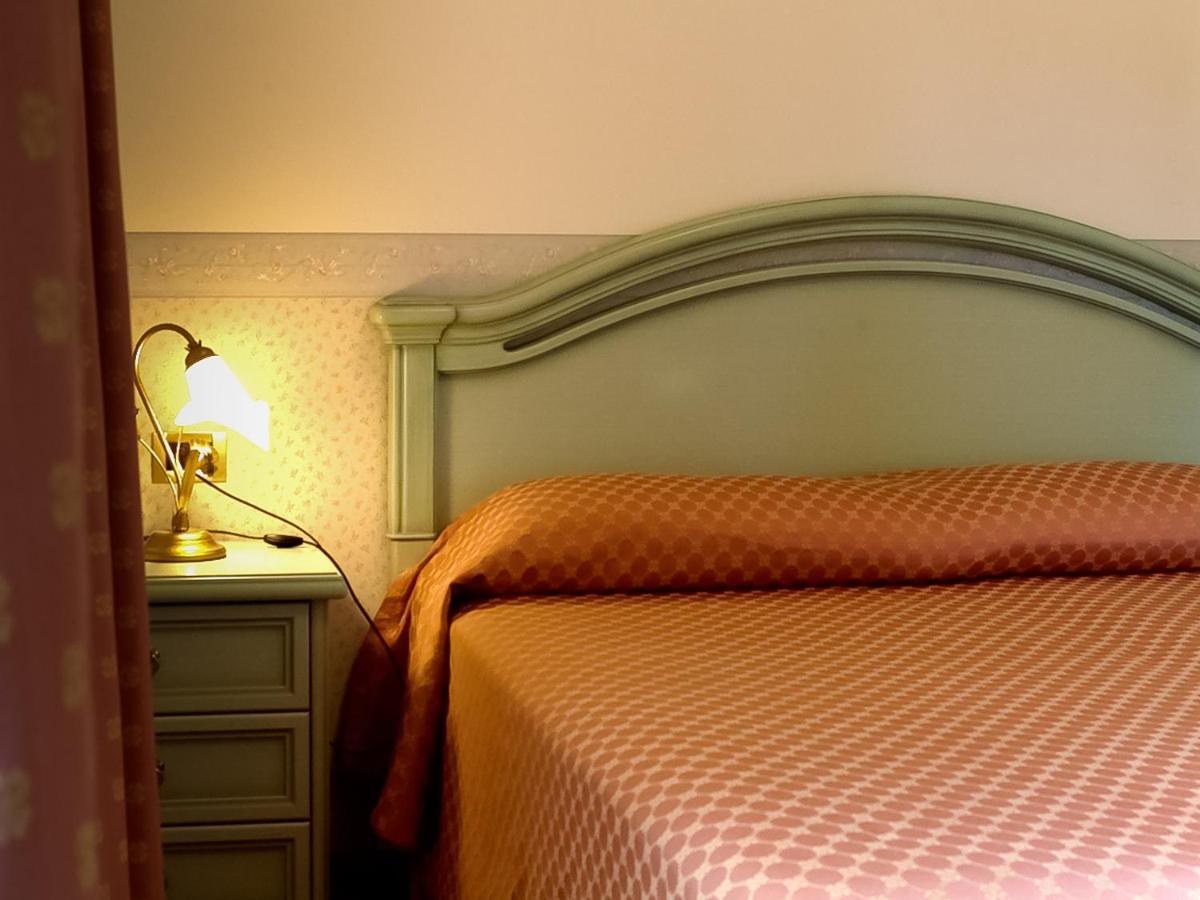 Hotel Louis II Чампіно Екстер'єр фото